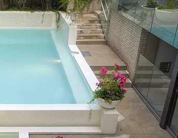 Obra de piscina y diseño exterior en Tres Cantos