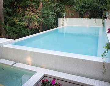 Obra de piscina y diseño exterior en Tres Cantos